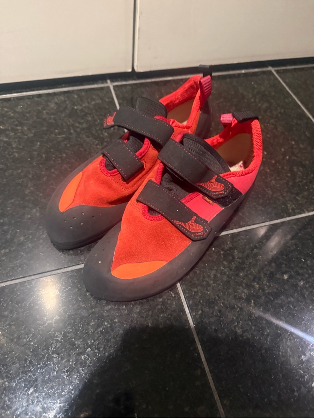 New women’s Red Rock Climbing Shoes with Hook-and-Loop Straps